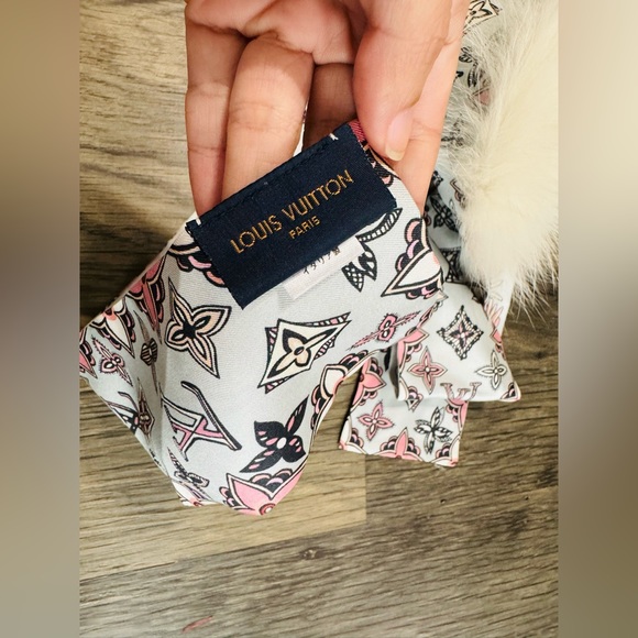 Louis Vuitton LV logo fox fur collar/scarf - Picture 3 of 4
